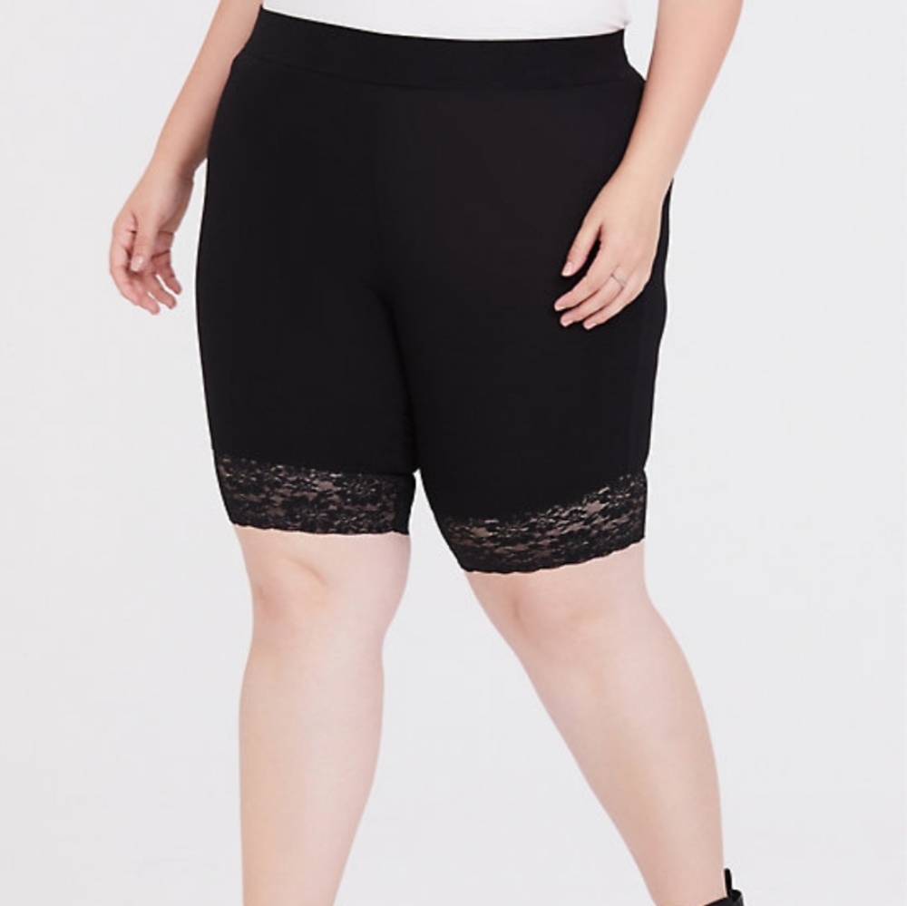 🆕BLACK LACE TRIM BIKE SHORT - Picture 2 of 4